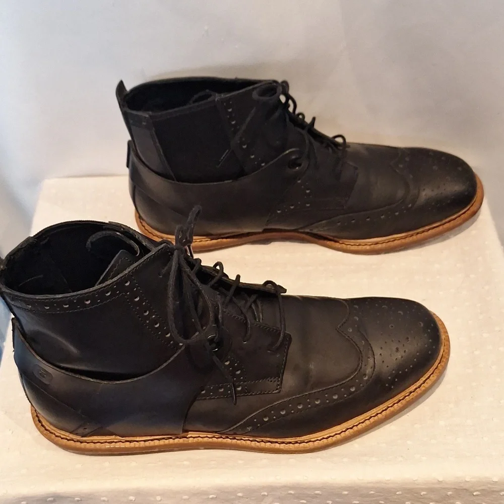 Tsubo Black Leather Brogue Wingtip Boots for Men Size 9.5